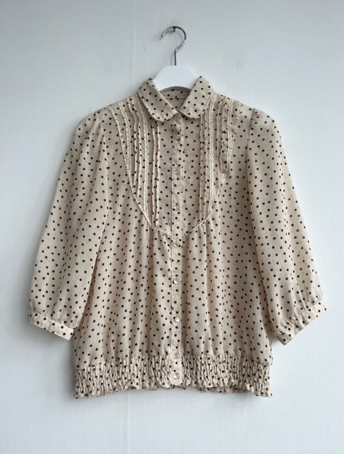 베이지 도트 레이스 카라 블라우스 상품이미지1