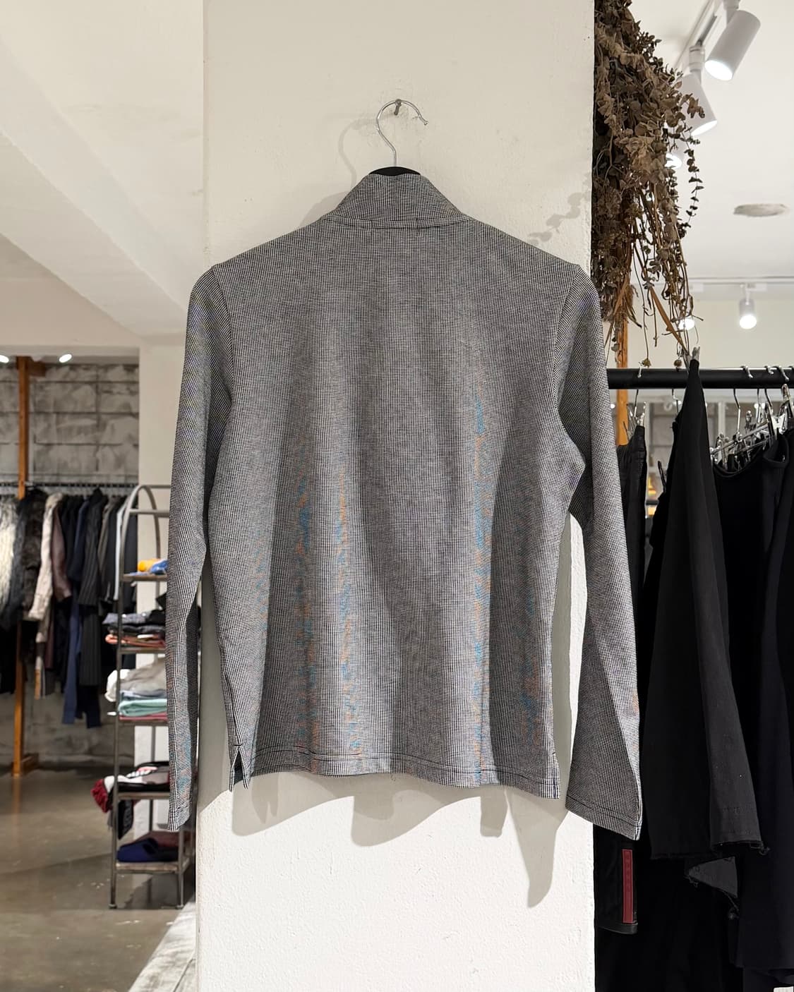 꾸레쥬 블랙화이트 하트 프린팅 하프집업 티셔츠 상품이미지6