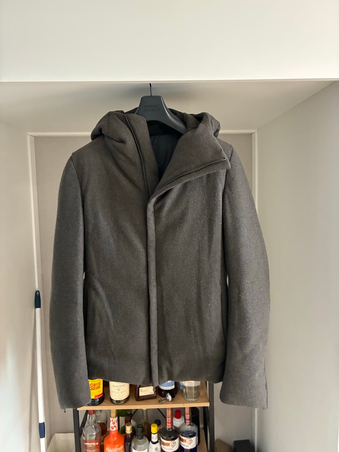 카즈유키 쿠마가이 사선 패딩 자켓 상품이미지1