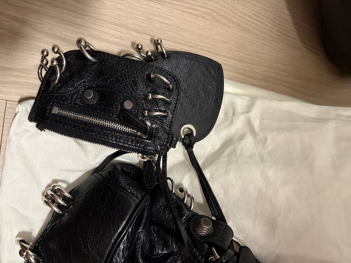 발렌시아가 르카골 피어싱 xs 상품이미지4