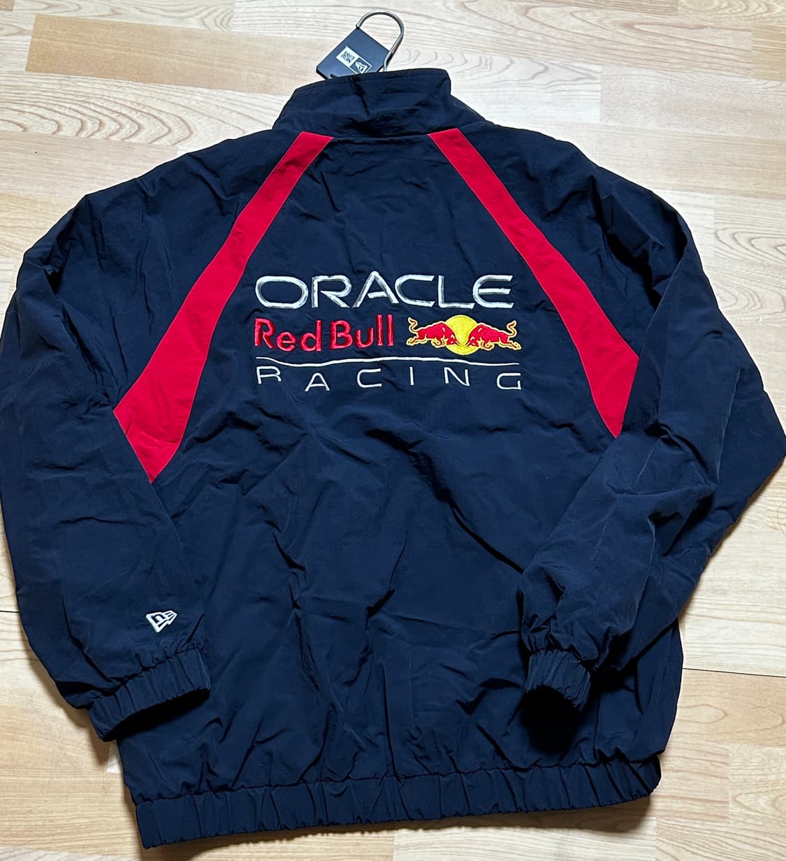 XL)뉴에라 레드불 바람막이 콜라보 상품이미지3