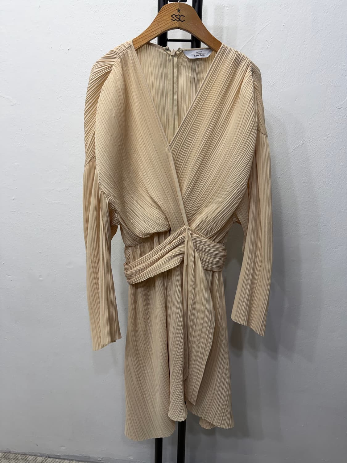 정품) 앤아더스토리즈 베이지 플리츠 랩 원피스 36 상품이미지1