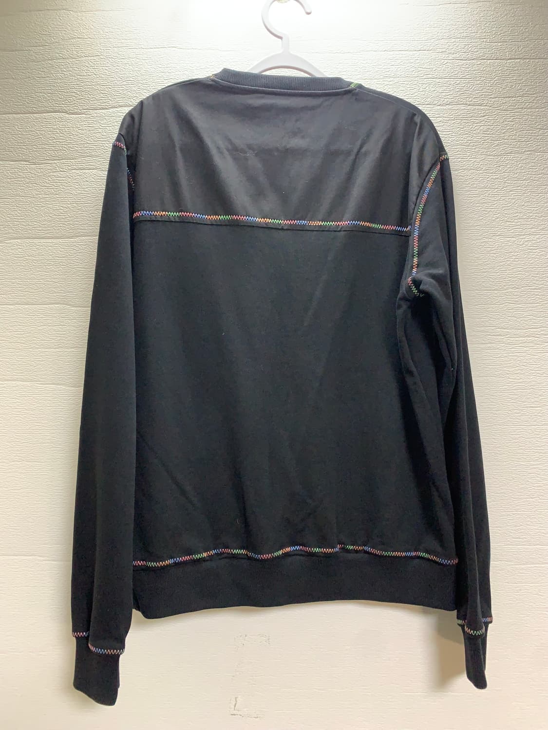 J.W. 앤더슨 블랙 맨투맨 스티치 포인트 상품이미지2