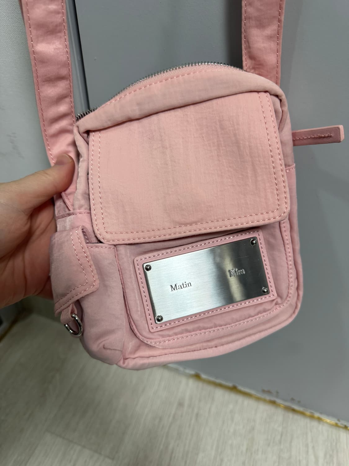 마뗑킴 카고 크로스 미니백 핑크 상품이미지3