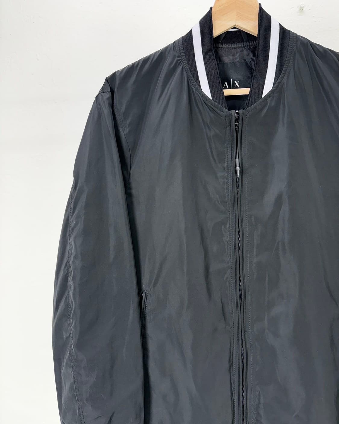 아르마니 익스체인지 솔리드 언패디드 나일론 봄버 자켓 상품이미지2