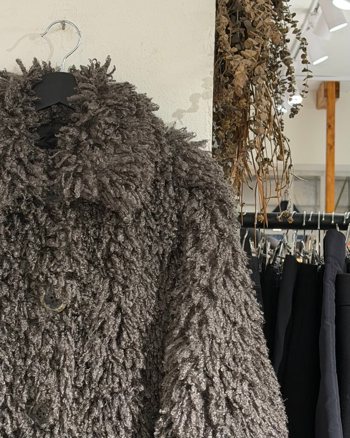 아델 파도 차콜 컬리 카라 퍼 코트 상품이미지3