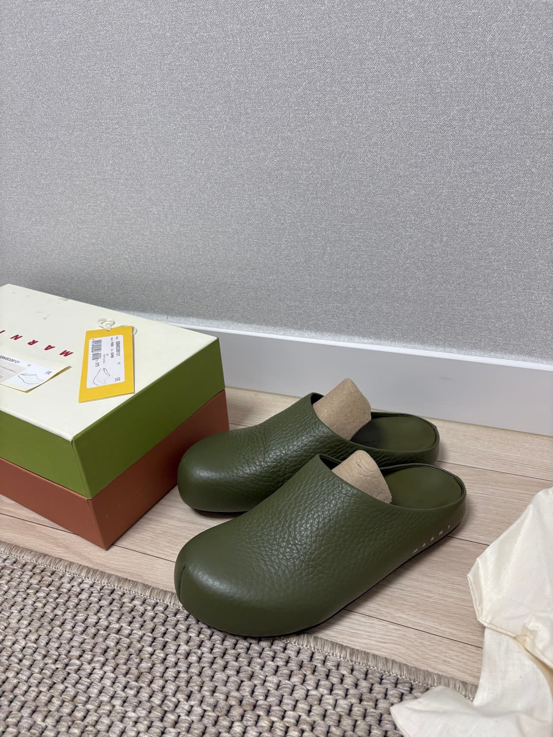 마르니 그레인 레더 뮬 클로그 카키 37.5 상품이미지1