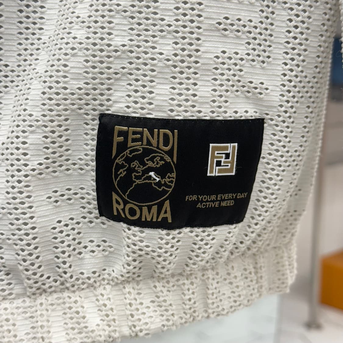 [48] 펜디 사이드로고 리버서블 바람막이 상품이미지5