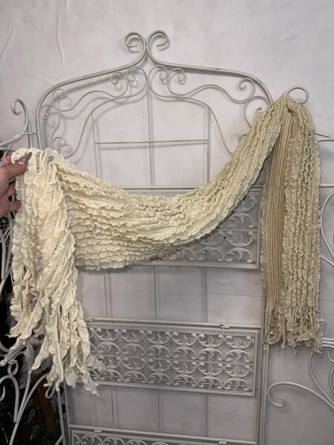 Ivory grunge ruffle knit muffler 상품이미지1