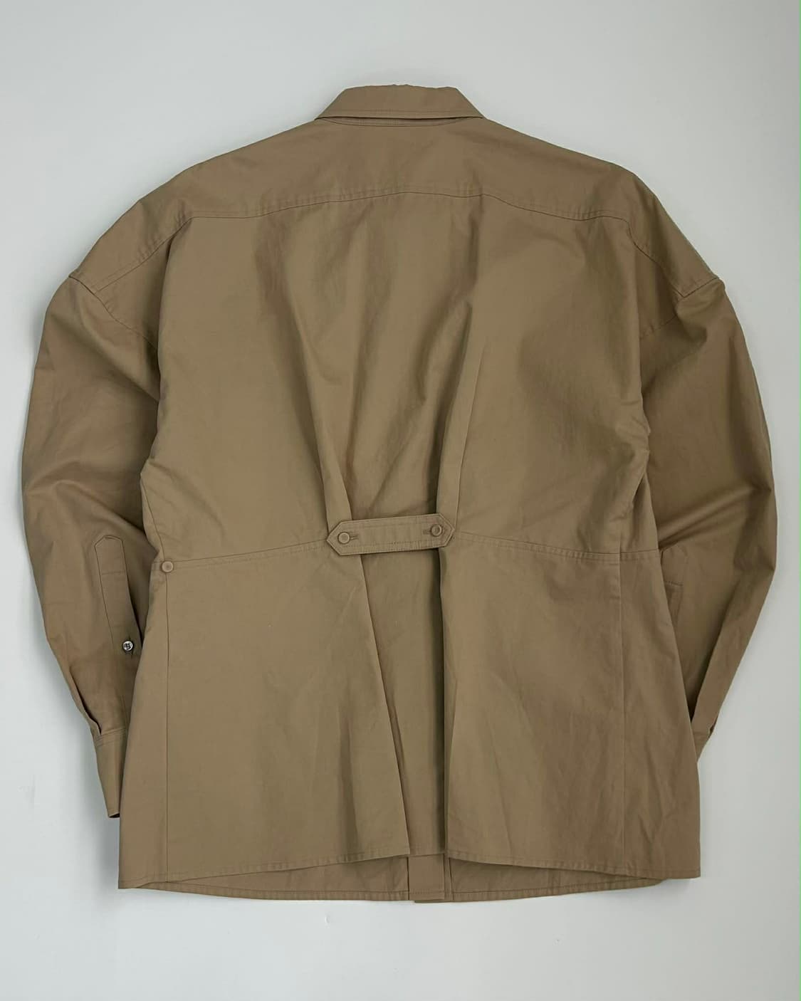 [S]ORR 오르 베이지 백 스트랩 셔츠 상품이미지2