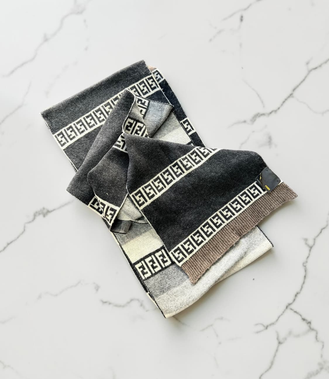 펜디 FF 모노그램 리버시블 머플러 상품이미지4