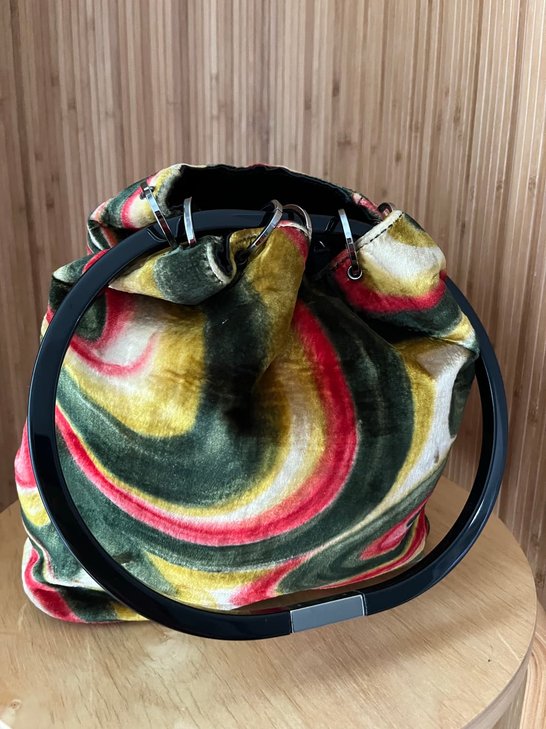 1999년 톰 포드가 디자인한 구찌(Gucci)의 사이 키델릭 상품이미지6