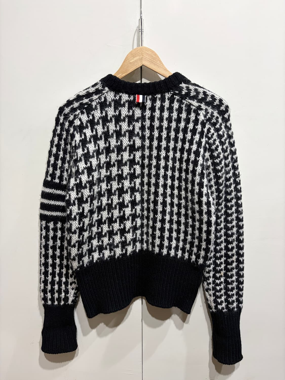 톰브라운 하운드투스 체크 니트 스웨터 상품이미지5