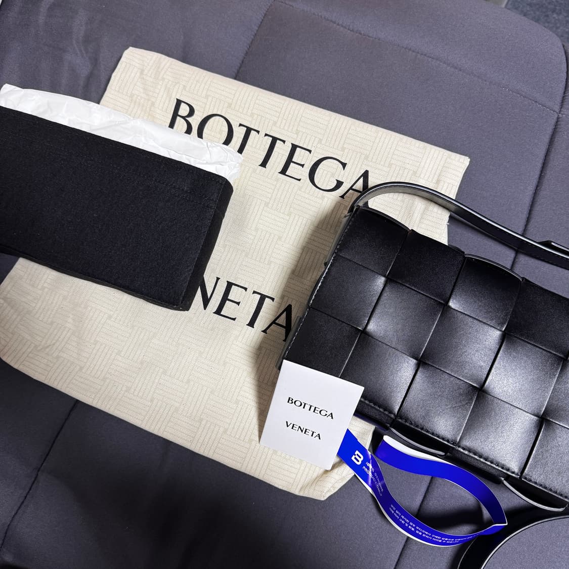 보테가베네타 어반 레더 카세트백 판매합니다. 상품이미지1