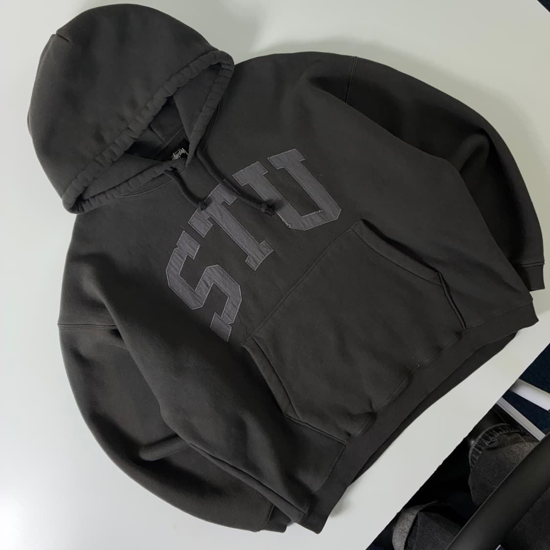 Stussy 스투시STU 스투 아플리케 피그다잉 후드티 상품이미지2