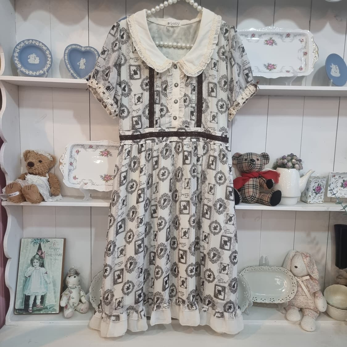 엑시즈팜 디즈니 앨리스 초코브라운 프린트 원피스 상품이미지1