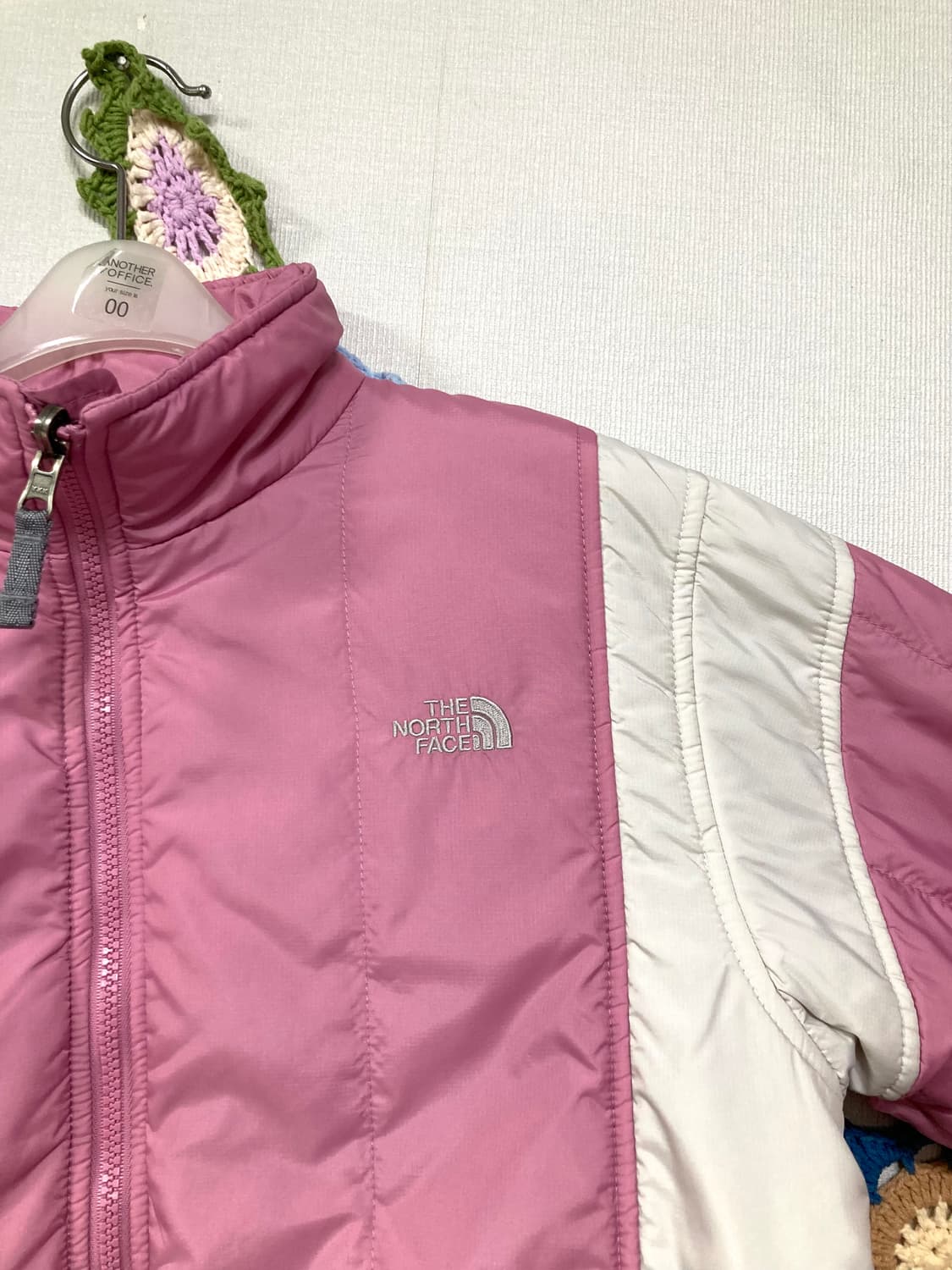 노스페이스 걸즈 딸기우유 내피 경량패딩 55, XL 상품이미지2