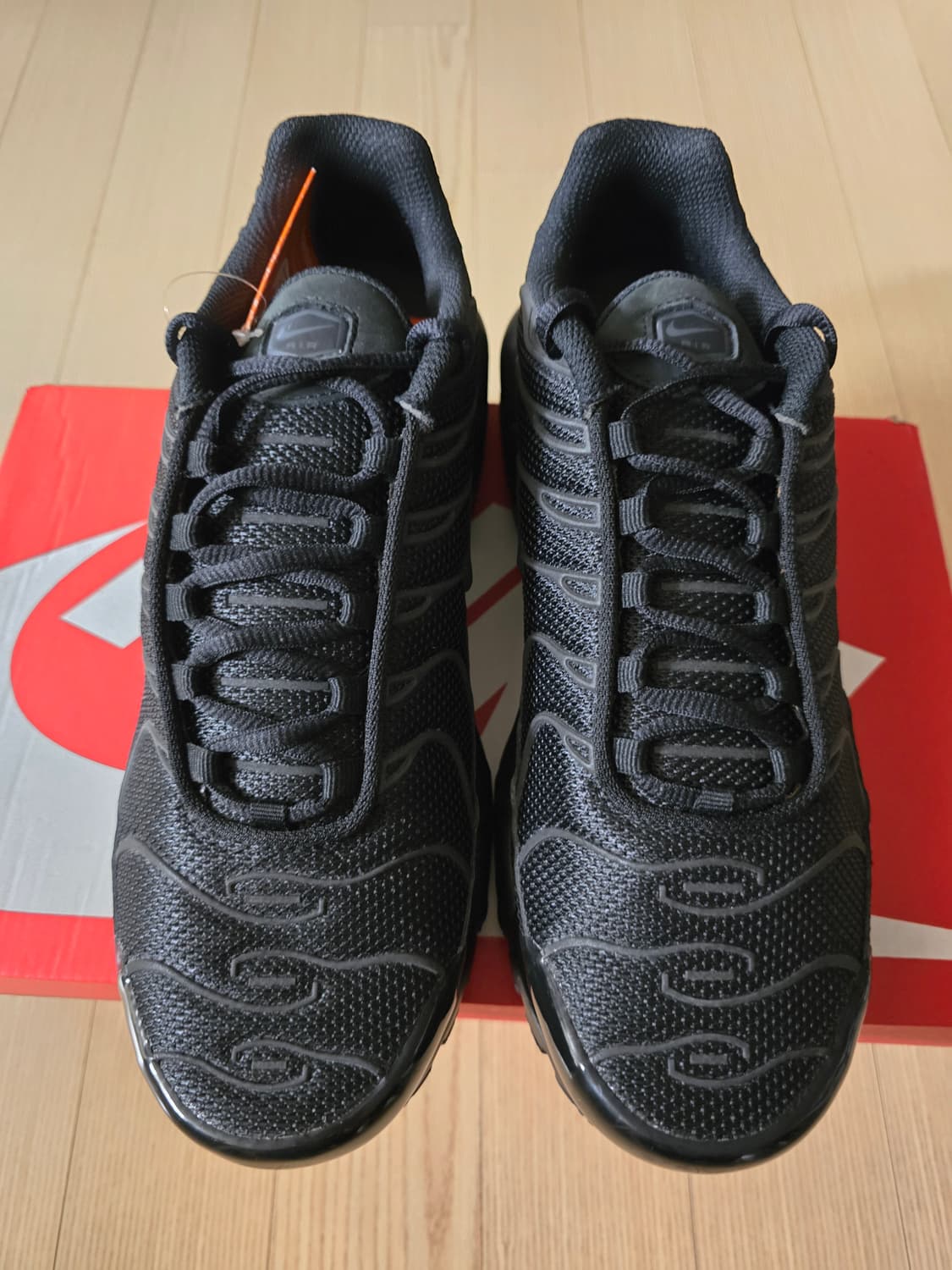 나이키 에어맥스 플러스 W 우먼스 트리플블랙 상품이미지2