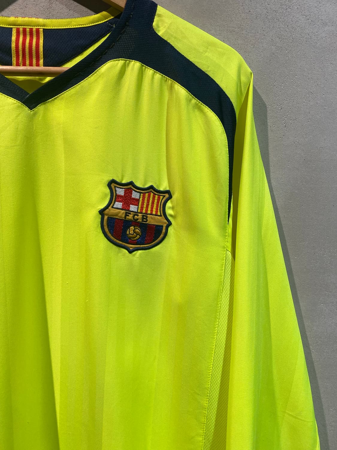 05-06 바르셀로나 호나우지뉴 긴팔 어웨이 유니폼 상품이미지3