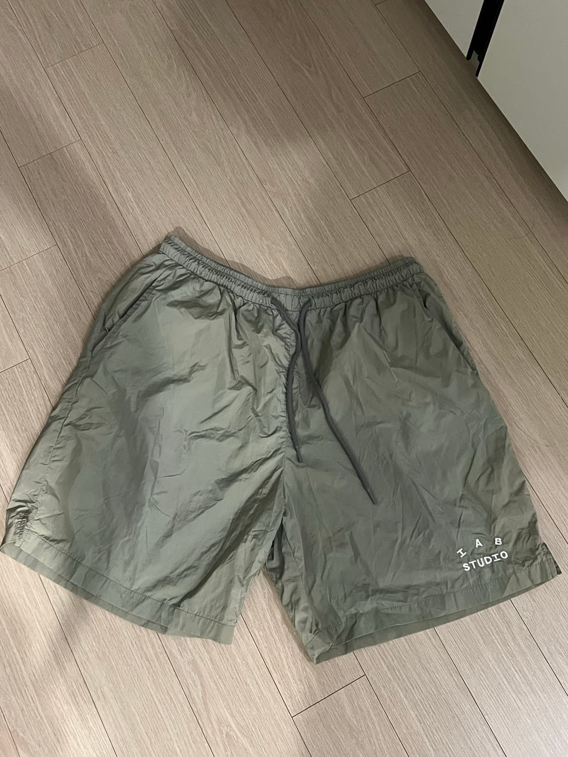 아이앱 우븐 쇼츠 그레이 L 상품이미지1