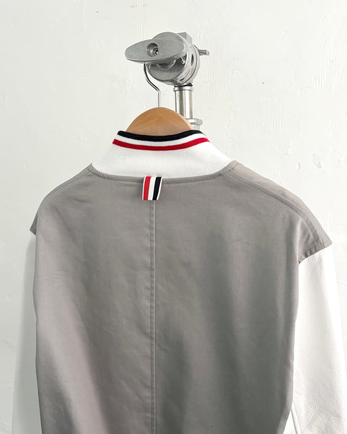Thom Browne 톰브라운 그레이 레더 바시티 자켓 상품이미지7