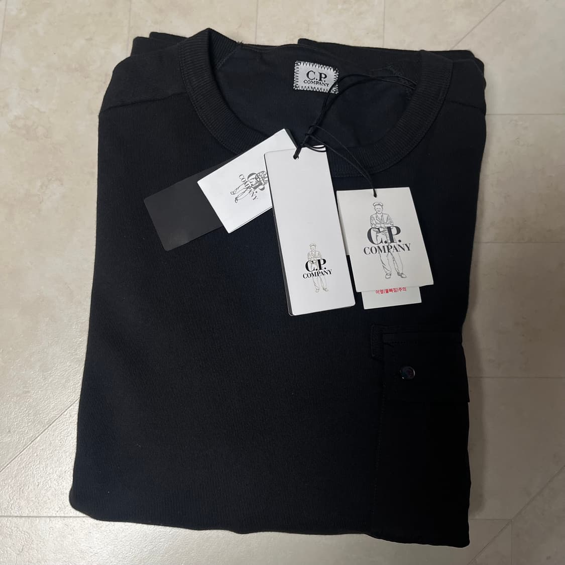 새상품(XL)씨피컴퍼니 CP컴퍼니 렌즈 와펜 맨투맨 블랙 상품이미지2