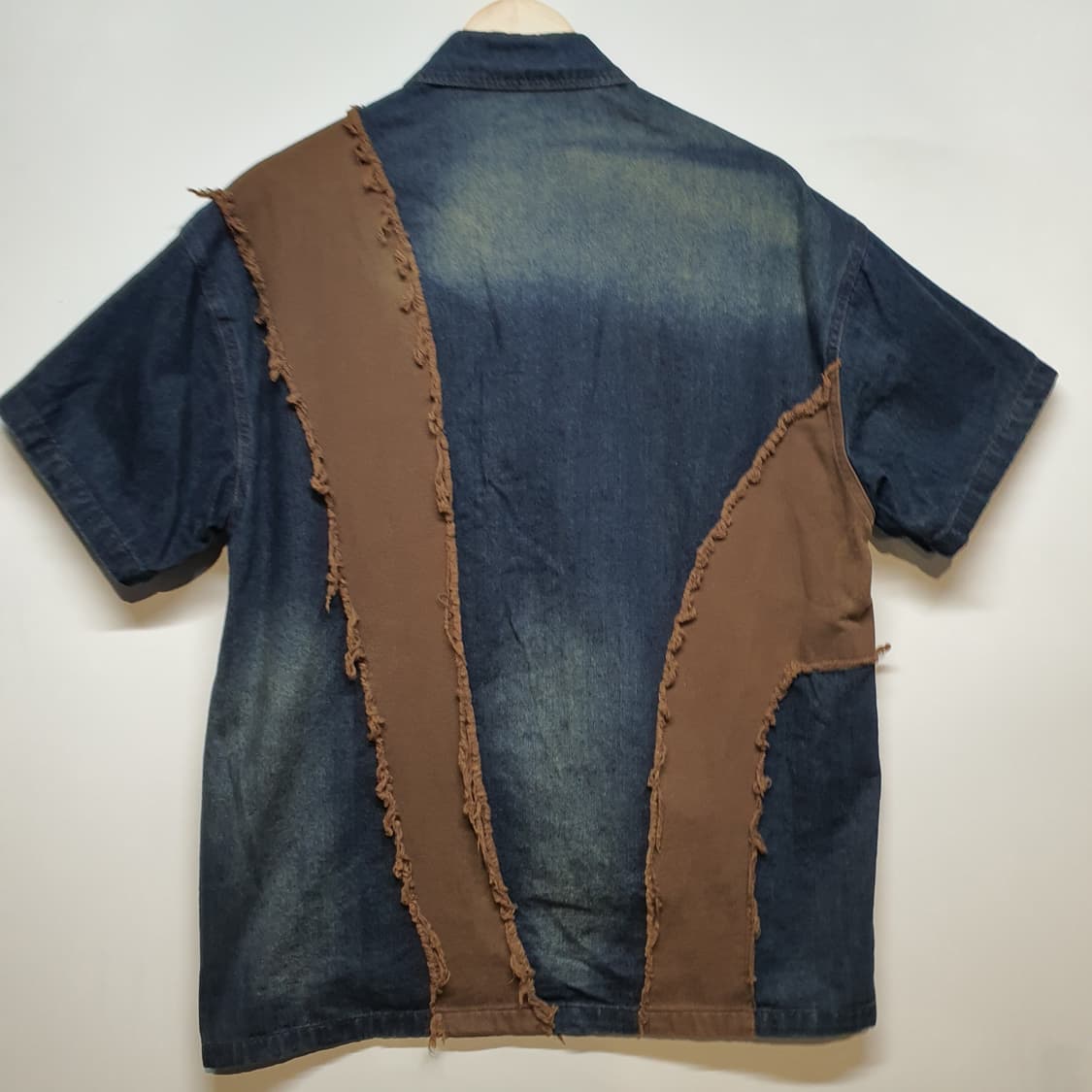 AICE NUTSHELL 패치워크 반팔 데님 셔츠 상품이미지2