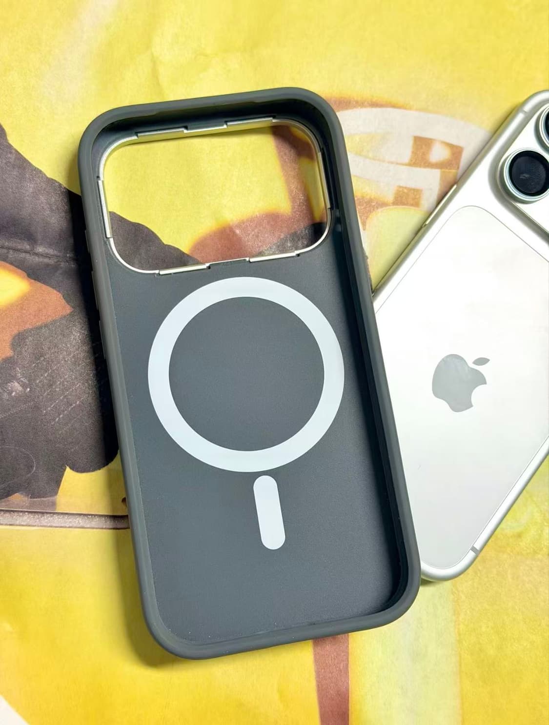 케이스티파이 x 지드래곤 아이폰 알로이 리플 케이스 실버 17prpmax 상품이미지3