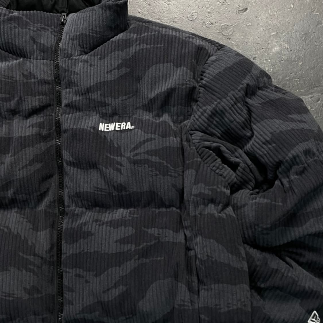 100 뉴에라 코듀로이 카모 봄버 패딩 상품이미지2