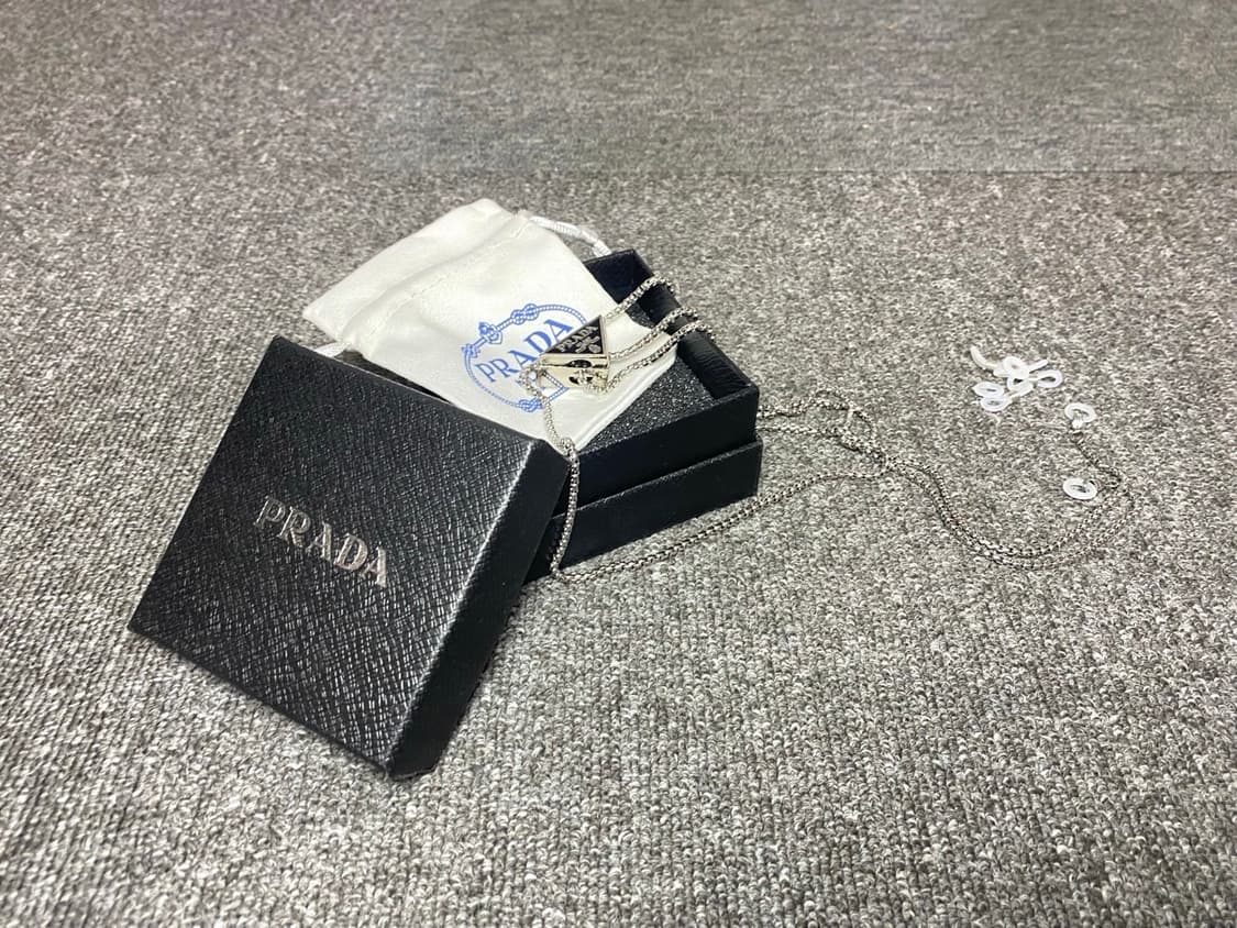 프라다 에어팟 스트랩 풀박스 블랙 상품이미지7