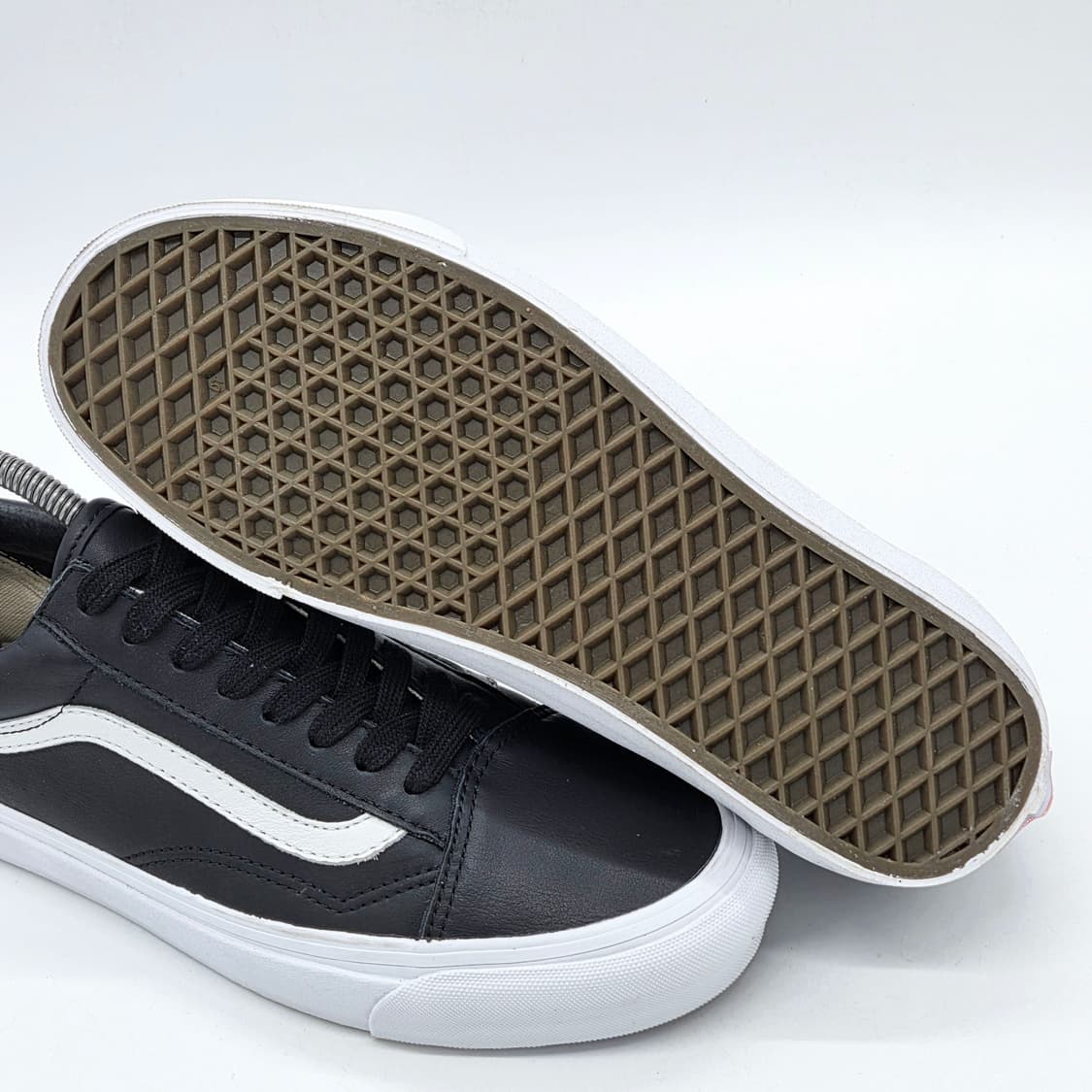  반스 볼트 OG 올드스쿨 LX 레더 블랙 화이트 (270)  상품이미지3