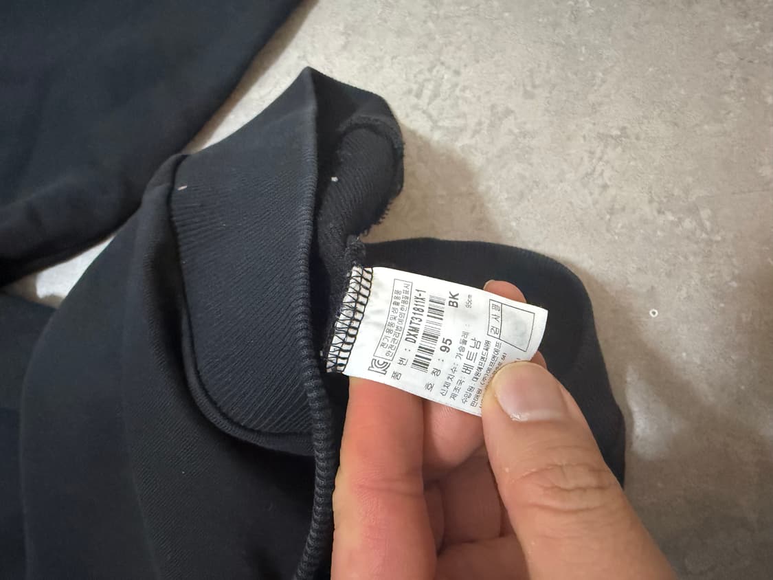 디스커버리 블랙컬러 빈티지 스웻셔츠  95size  상품이미지4