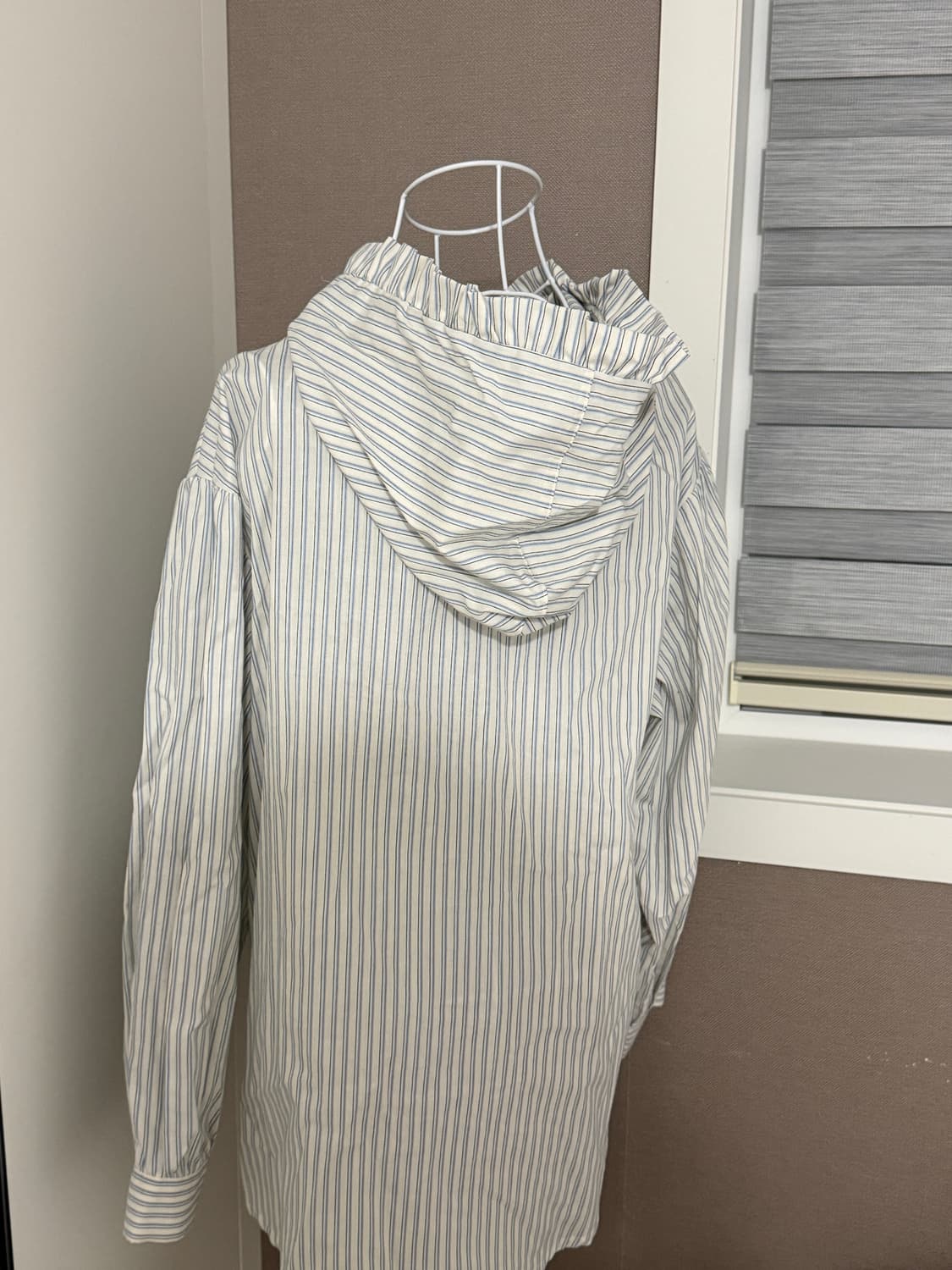 프릴후드 스트라이프 셔츠 상품이미지2