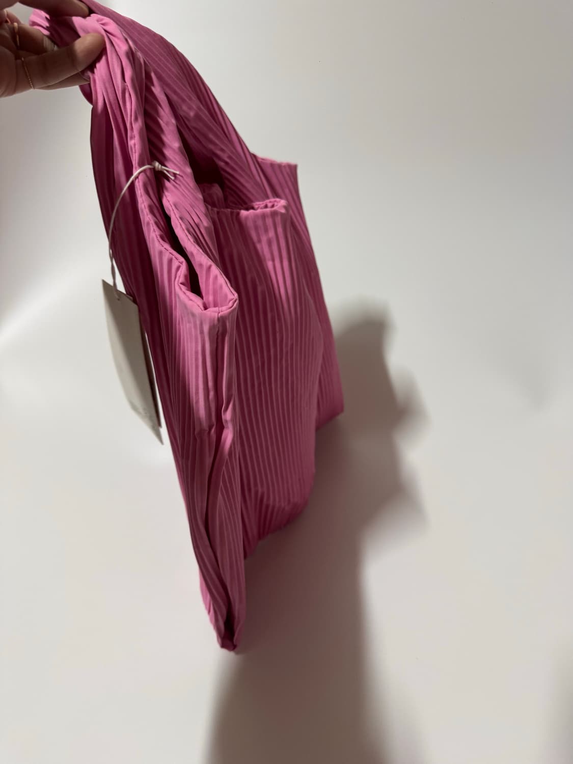 코스 스몰 플리츠 토트백 핑크 상품이미지3