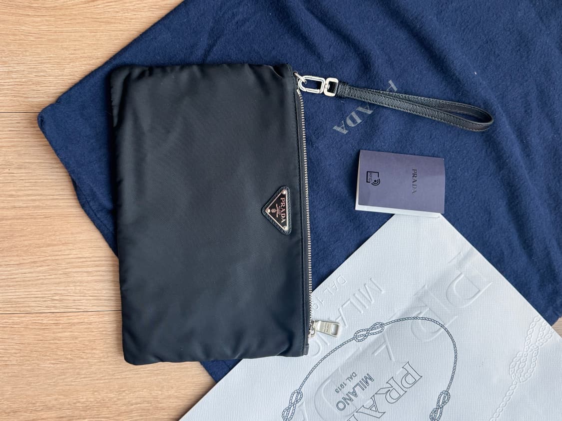 Prada Re-Nylon & Saffiano Leather Pouch  상품이미지10