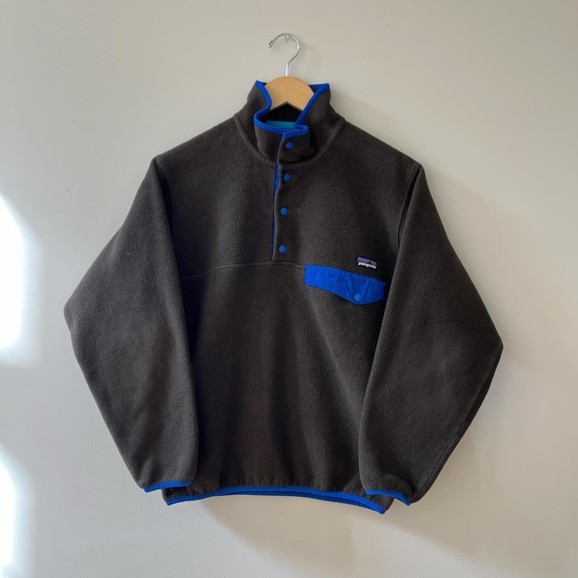 13FW 파타고니아 클래식 신칠라 스냅-티 플리스 풀오버 차콜 상품이미지1