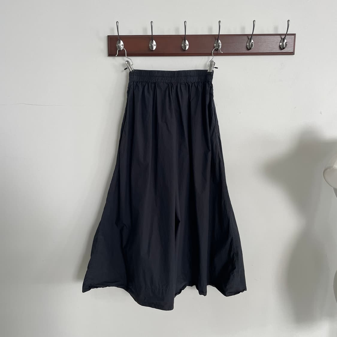 코스 블랙 개더드 와이드 팬츠 GATHERED WIDE-LEG 상품이미지3