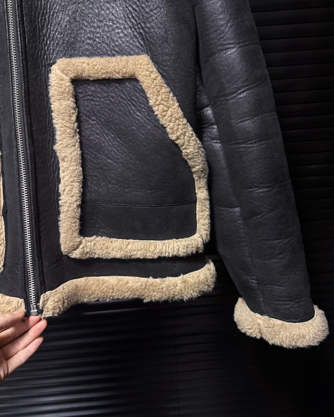 자라 무스탕 자켓 양털 레더 가죽 L 100 블랙 베이지 아이보리 바이커 상품이미지5