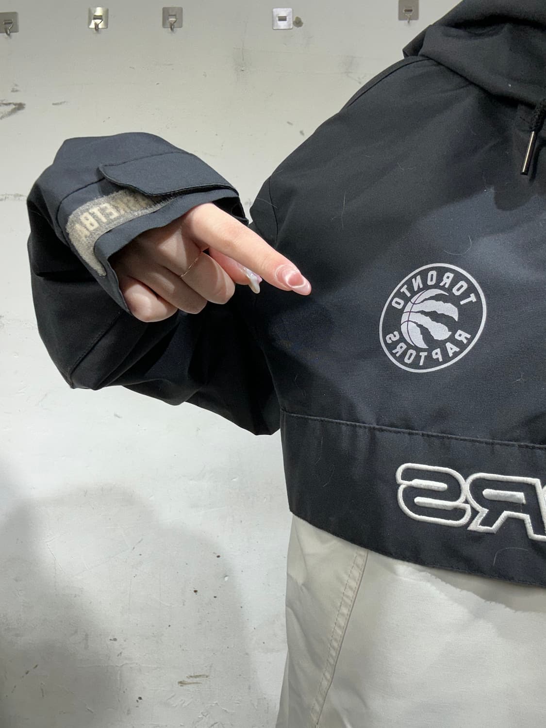 엔비에이 블랙 화이트 오버핏 트랙 아노락 자켓 L 상품이미지4