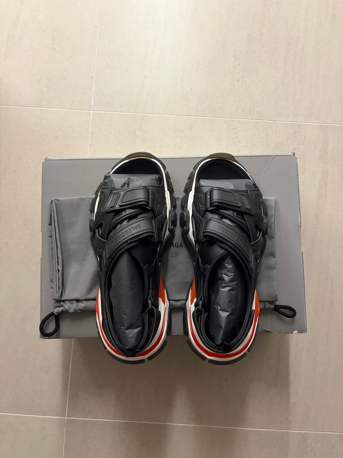 발렌시아가 트랙 샌들  상품이미지1