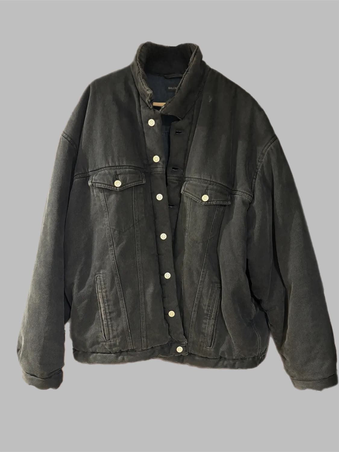 칸예와 샤이가 입은 발렌시아가 데님 패딩 자켓 흑청 상품이미지2