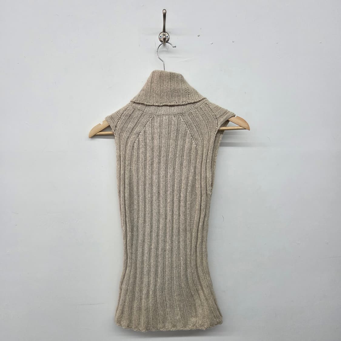 띠어리 골지 니트 롤넥 민소매 탑 여s 상품이미지4