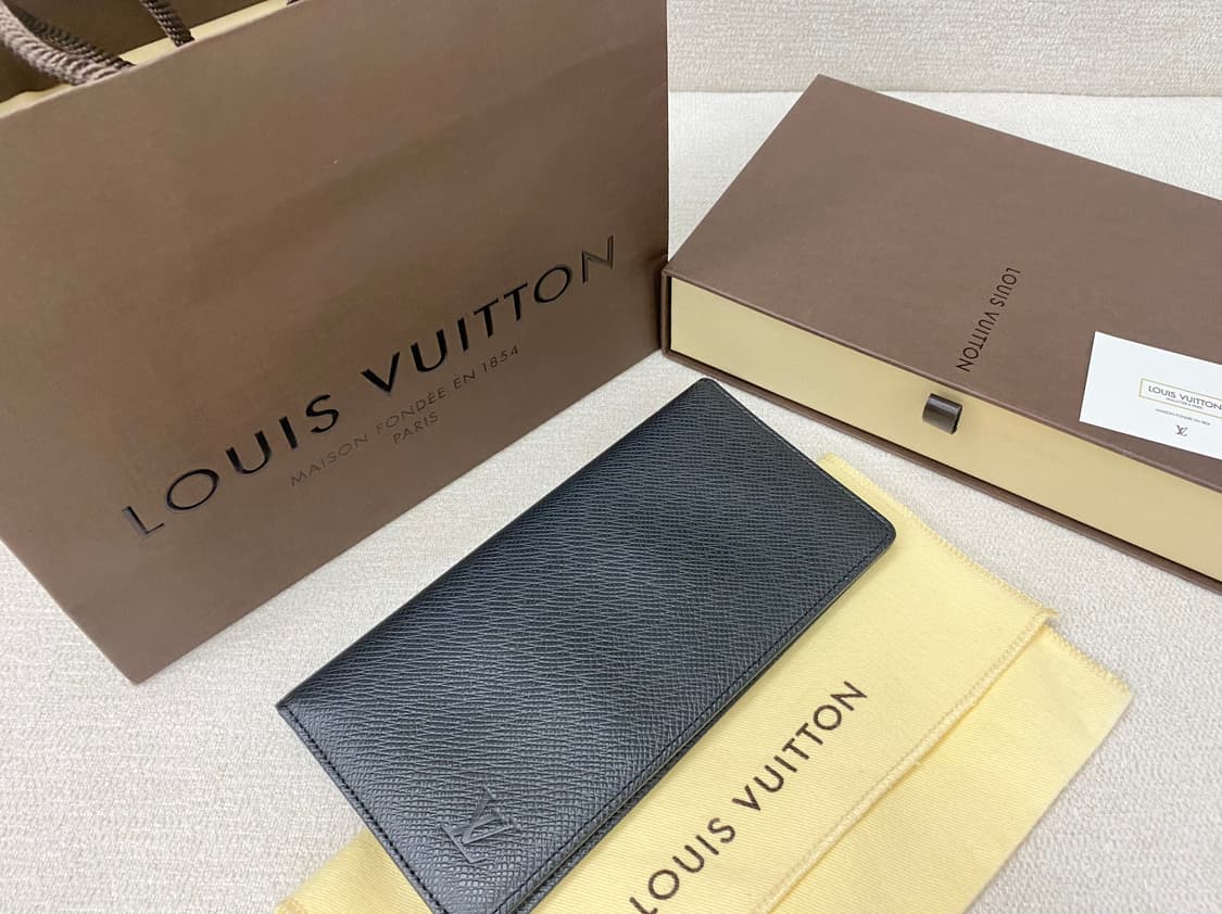 루이비통 장지갑 타이가 포트발레르 오거나이져 상품이미지2