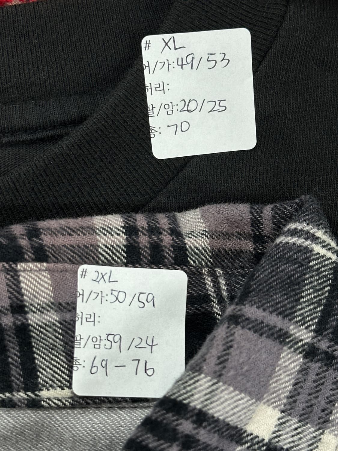  kissmark 블랙반팔티 y2k 프린팅 체크  레이어드 상의코디  상품이미지2