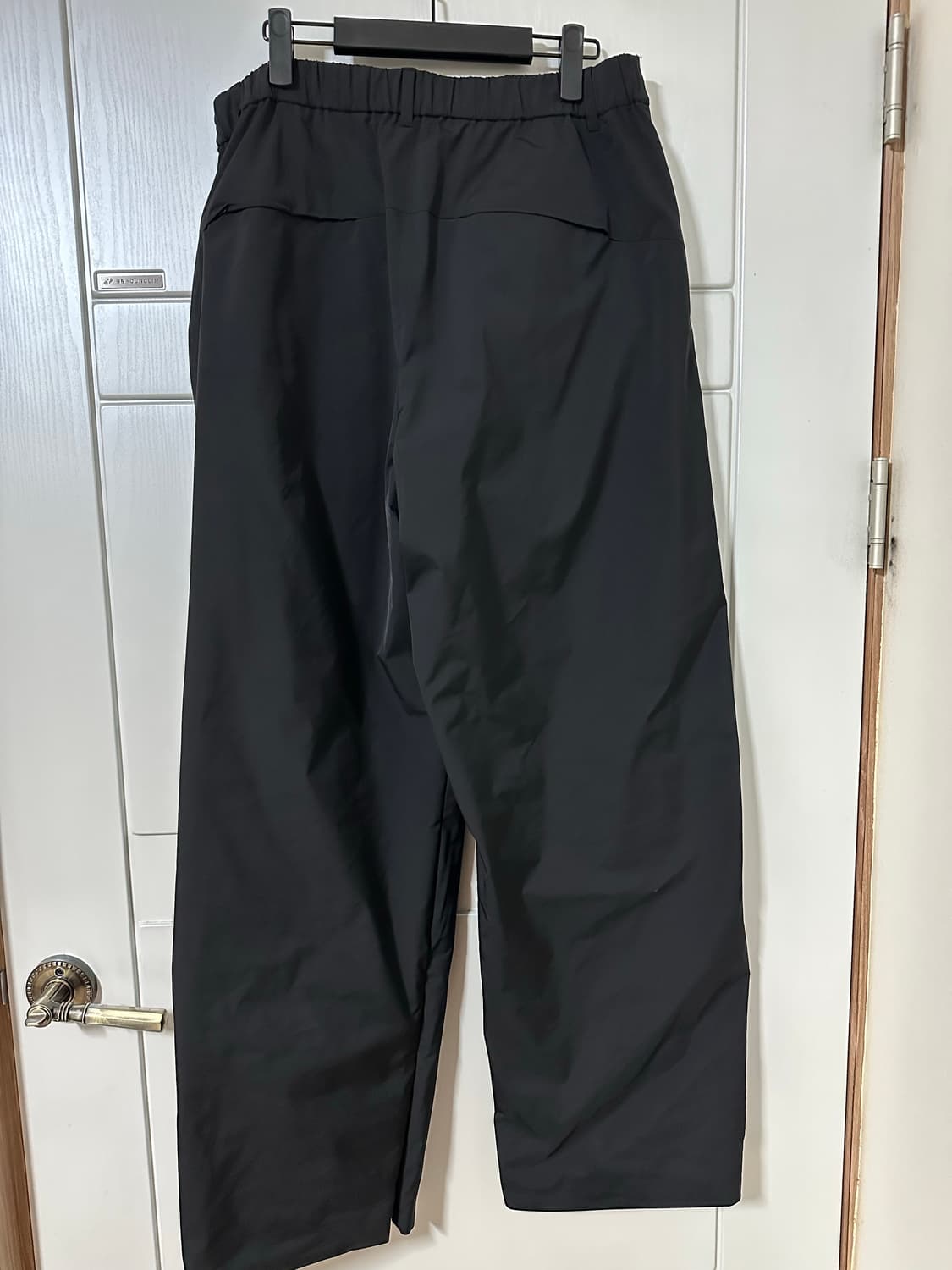 [XL]아모멘토 Taffeta Curved Pants,Black 상품이미지3