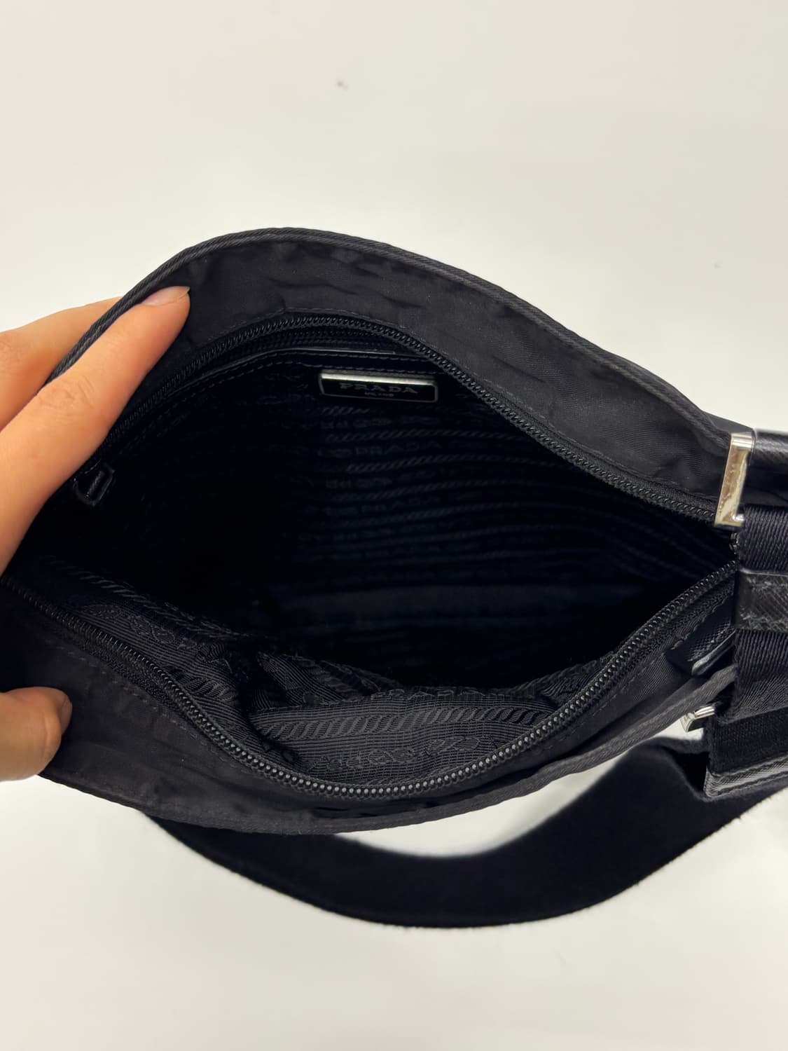 Prada 프라다 삼각로고 나일론 메신저백 상품이미지9