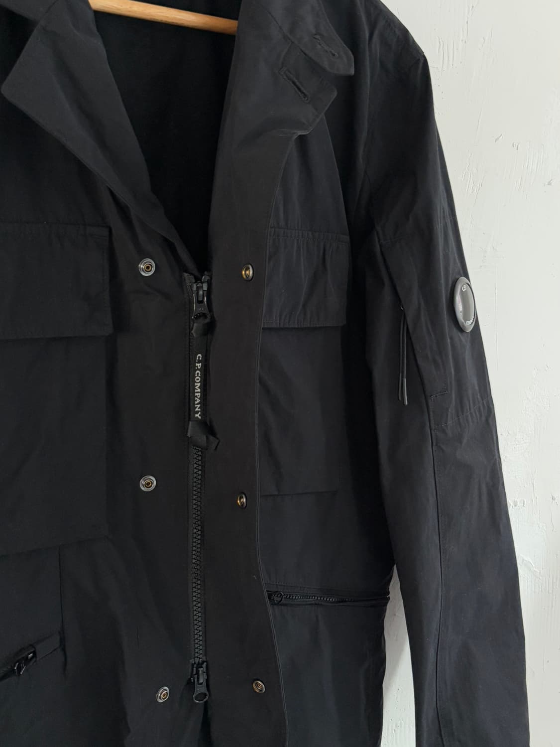 C.P.company 씨피컴퍼니 블랙컬러 렌즈 블레이저 자켓 상품이미지3