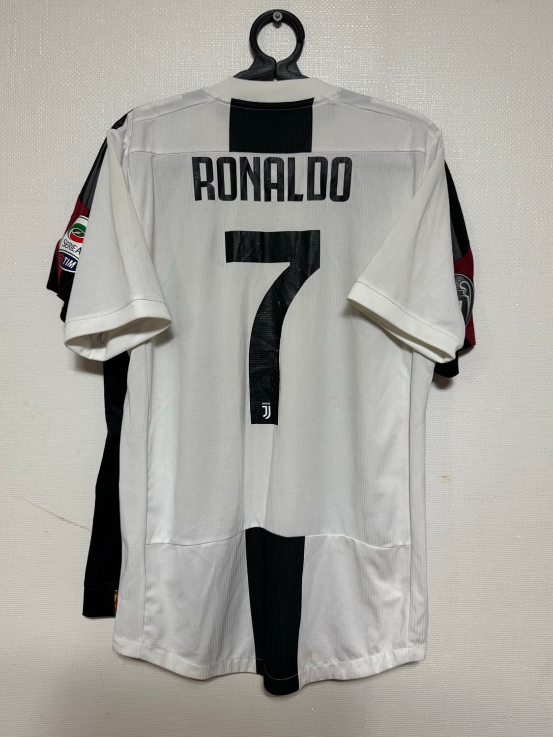 아디다스 유벤투스 17-18 어센틱 유니폼 홈 NO.7 호날두 상품이미지2