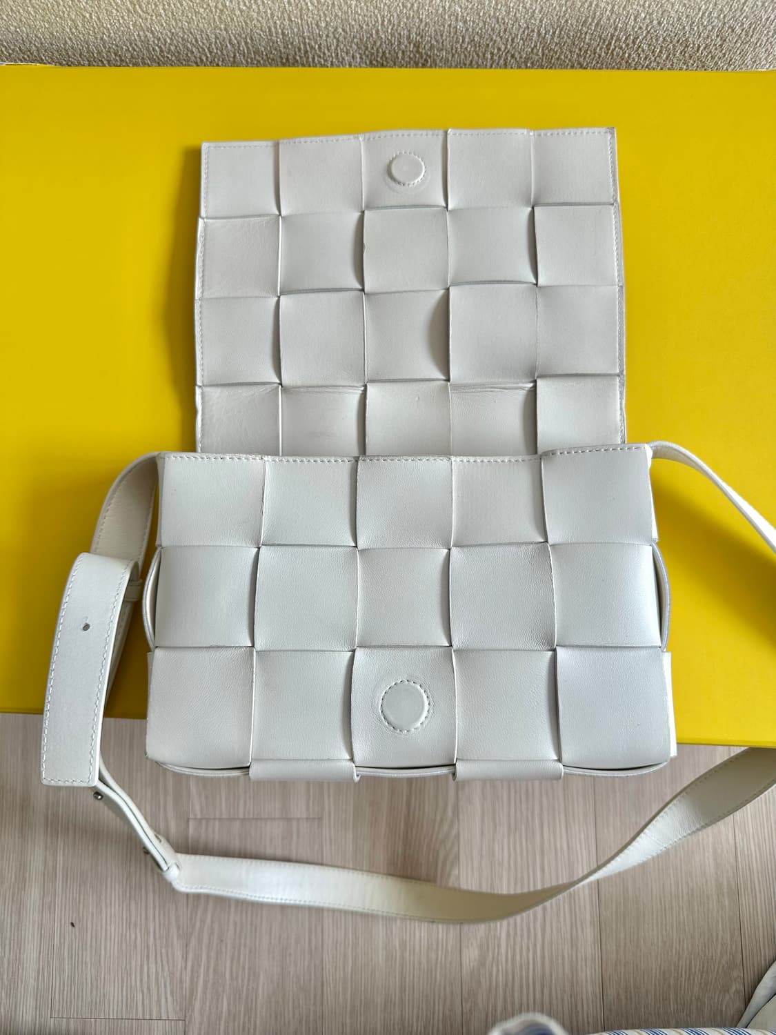 보테가베네타 카세트백 화이트 상품이미지9