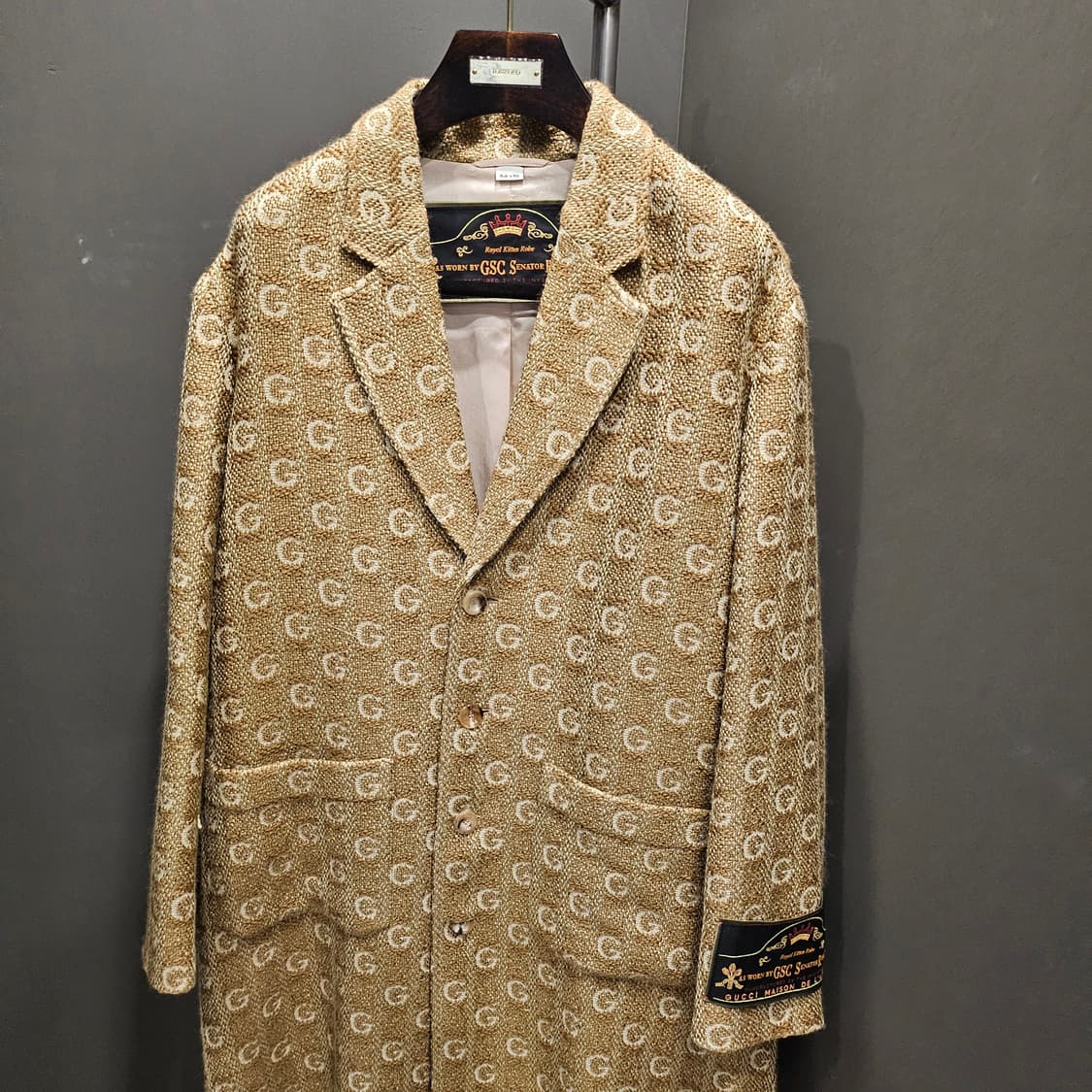 구찌 GG로고 자카드 헤리 스타일즈 코트 상품이미지4